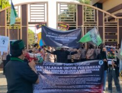 Tuntut Usut Tuntas Korban Jiwa Mahasiswa Sidoarjo: Demo Panas