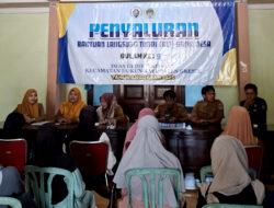 Penyaluran BLT Dana Desa di Kedongkedoan Gresik: Bantu Keluarga Kurang Mampu